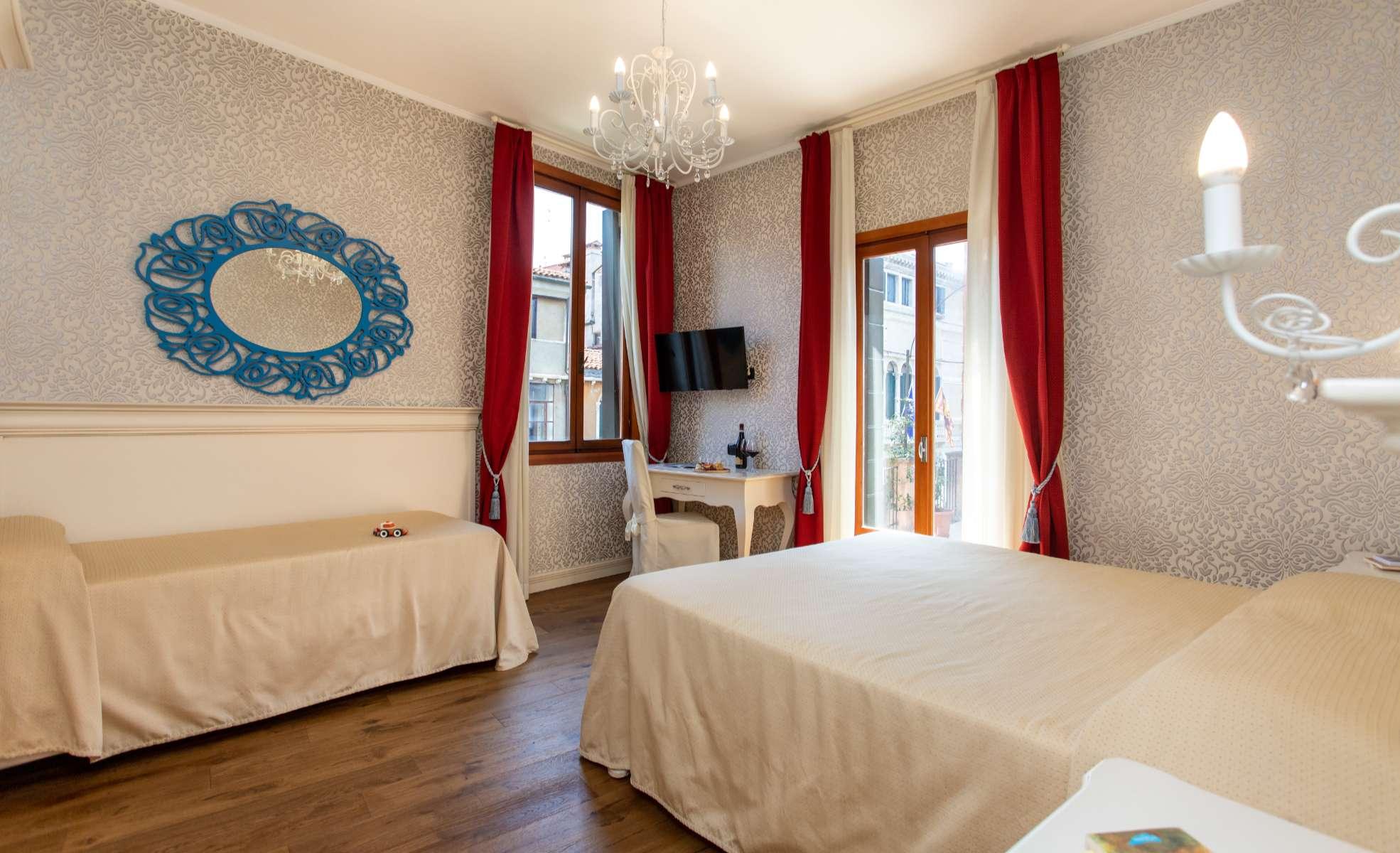 Camera Suite con vista sul canale e terrazza