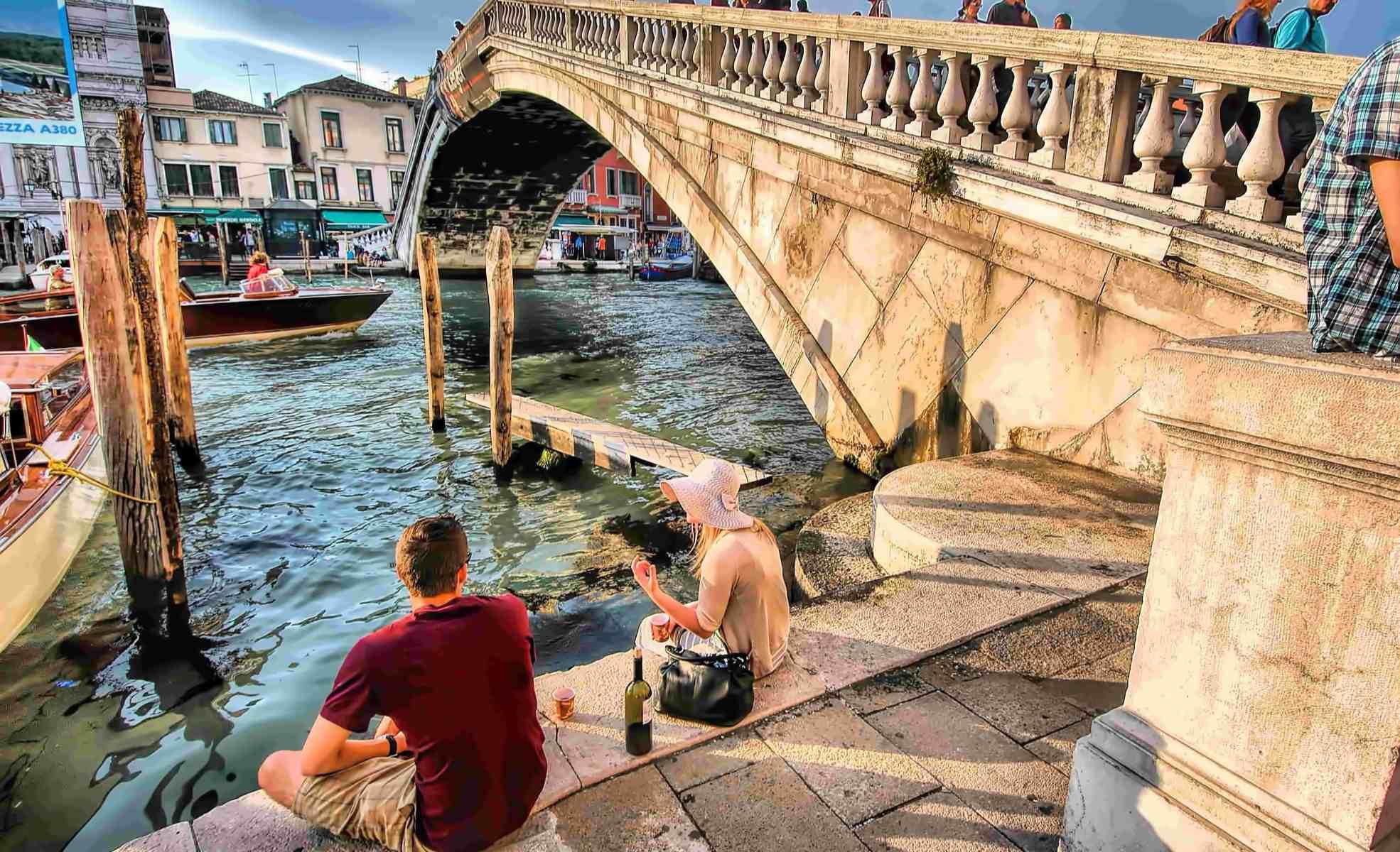 <FONT COLOR="#ffffff"><b>BENVENUTI AL CHARMING PALACE SANTA FOSCA</b></FONT>